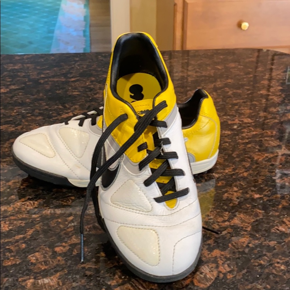 Youth - Nike indoor/turf cleats
